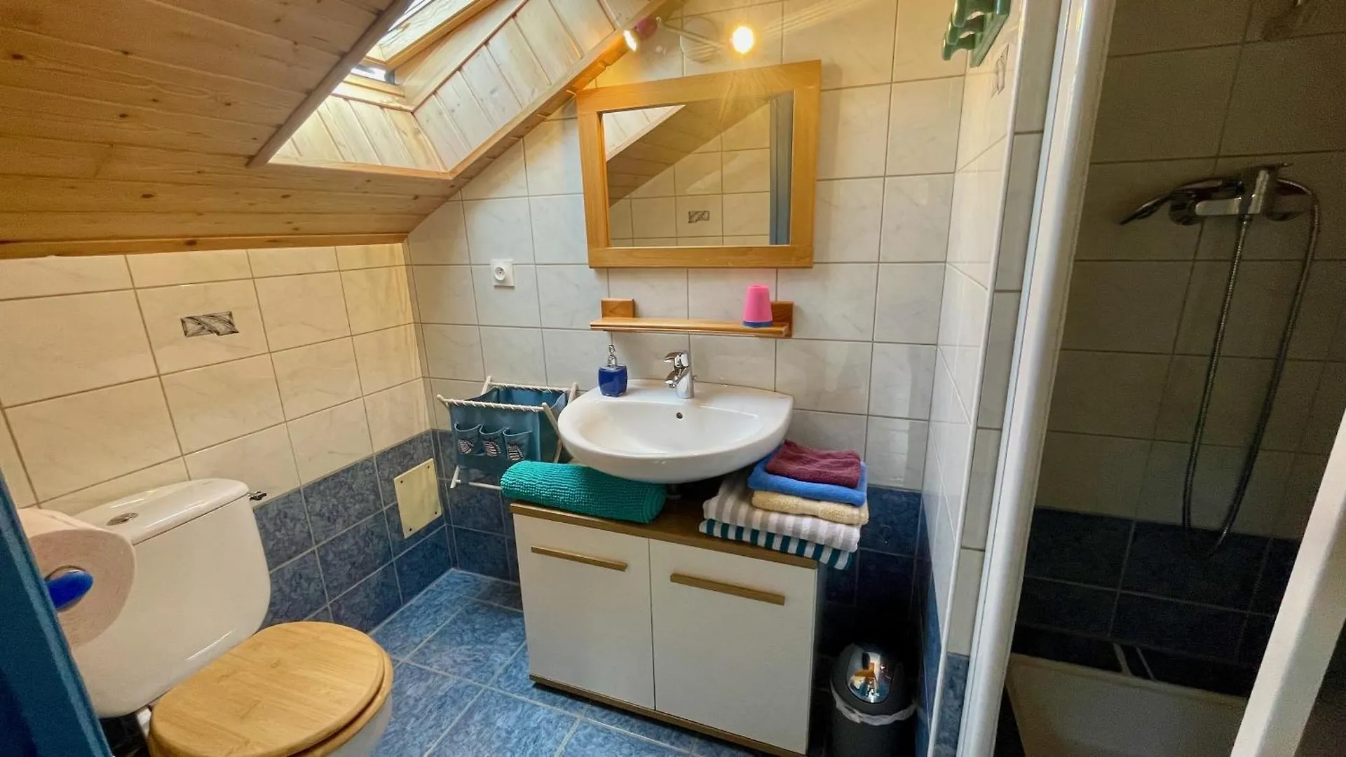 Chambres D'Hotes Les Tilleuls Poullaouen 0*,  France